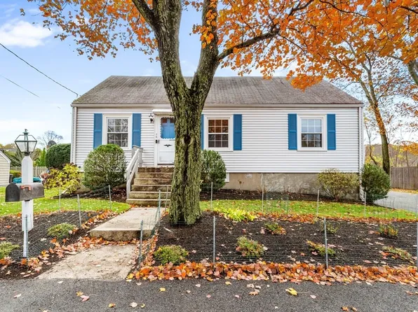 10 Wolcott St, Wakefield, MA 01880