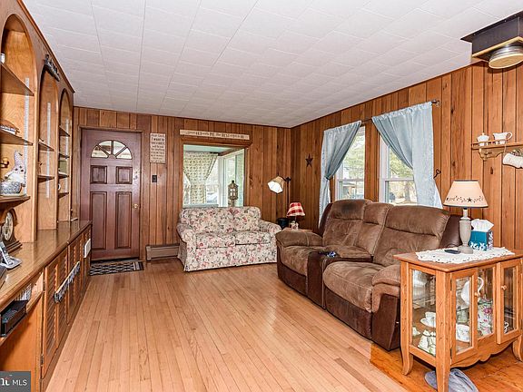 5th image of 3223 Lawsonia Rd