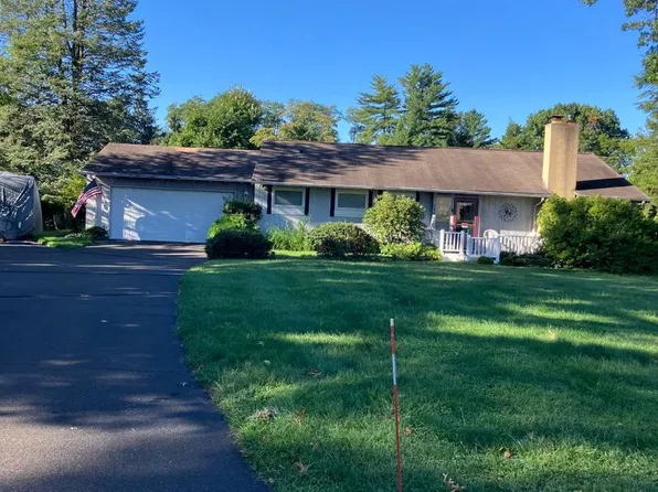590 Newell Dr, Huntingdon Valley, PA 19006