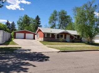 2007 7th St NW, Minot, ND 58703