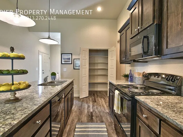 584 S Poplar St — Photo 13