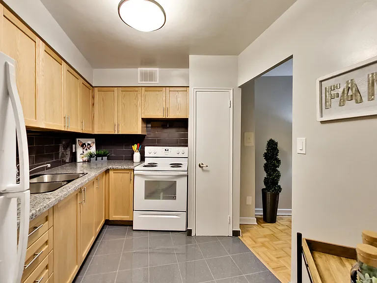 6000 Bathurst St — Photo 21