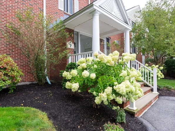 7 Birchwood Pt APT 202, Amesbury, MA 01913