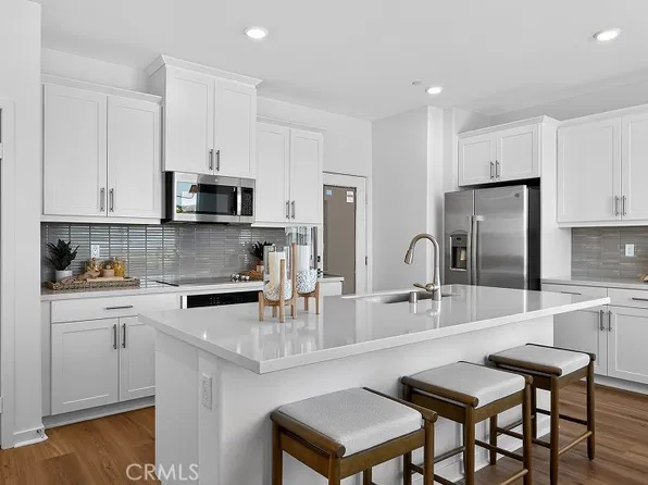 36657 Altisma Dr, Winchester, CA 92596