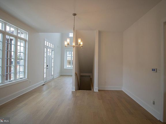 4th image of 1106 Invermere Rd