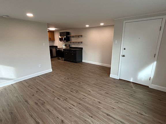 5th image of 440 Church St APT 7