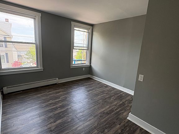 4th image of 360 Cumberland Ave #1