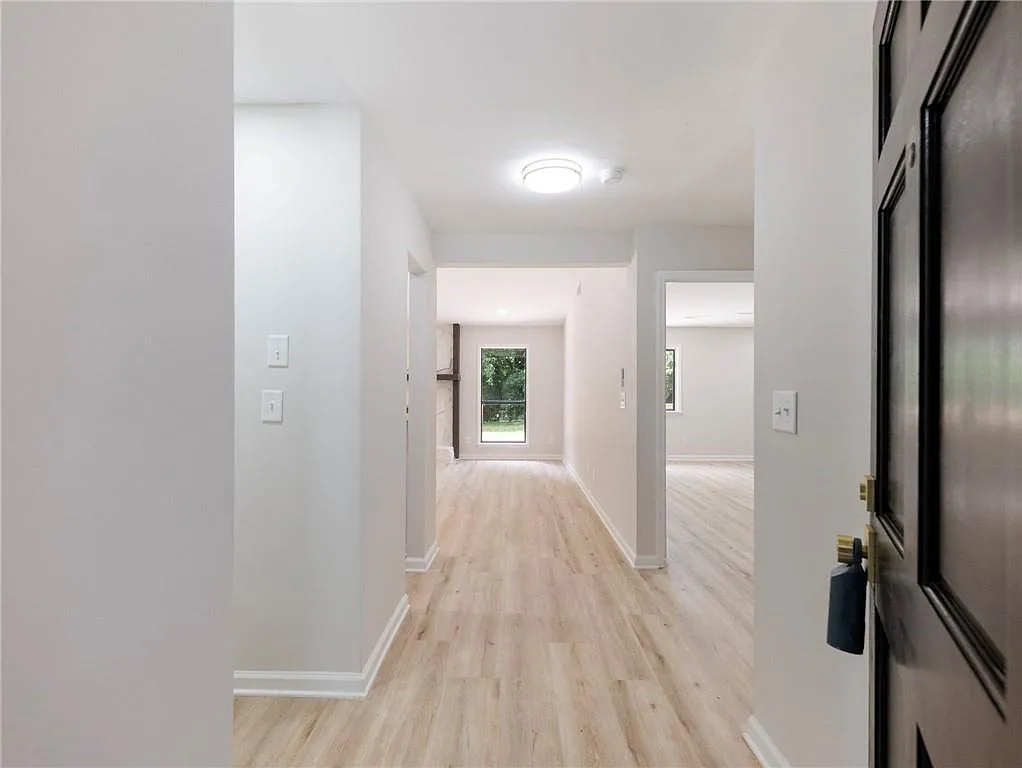 3 bed, 2.0 bath, 1575 sqft, $2,000 — Photo 2