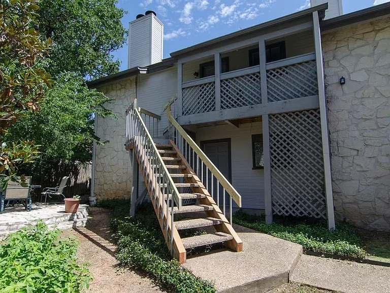 2410 Enfield Rd #10 — Photo 4