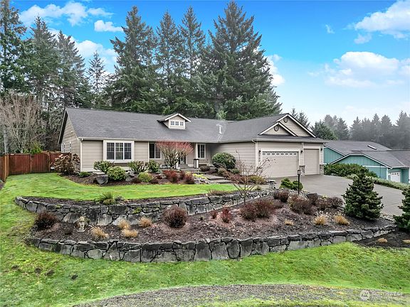 2nd image of 8130 Pearl Court SE