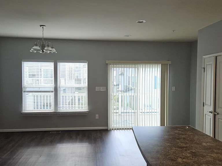 607 N Atwater Dr — Photo 4