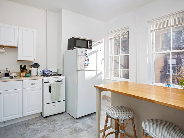 24 Anderson St #2 — Photo 2