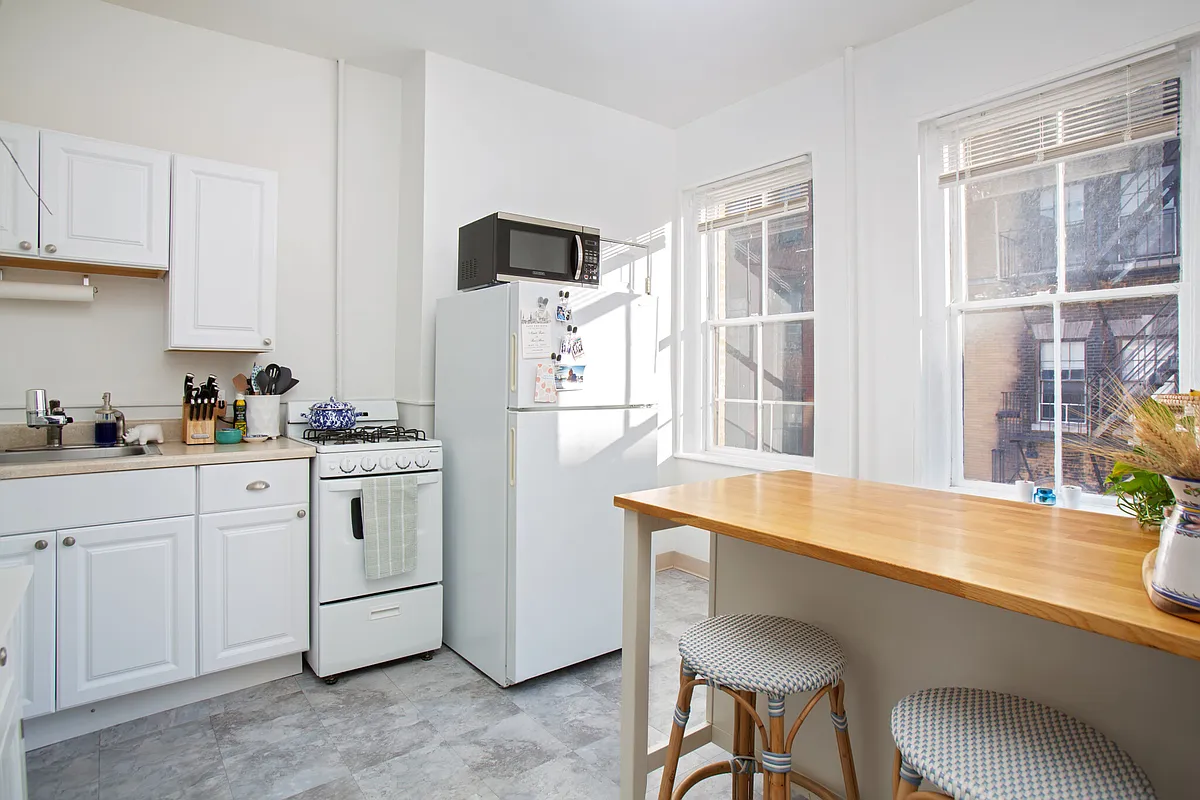 Building Photo - 24 Anderson St #2