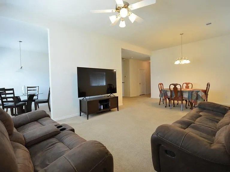 2727 Lakecrest River Dr — Photo 2