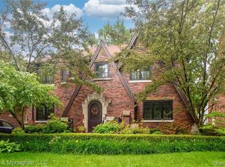 699 Fisher Rd, Grosse Pointe, MI 48230