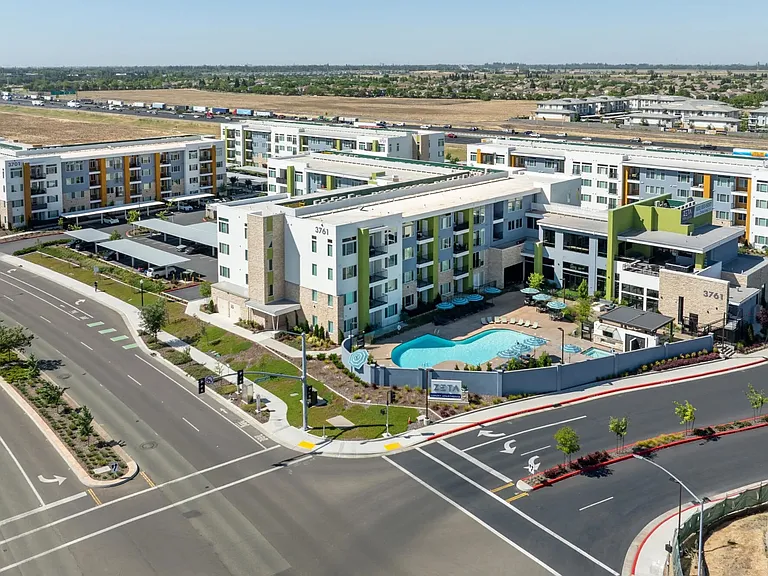 Zeta Apartments — Photo 1
