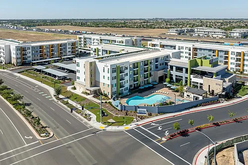 Zeta Apartments Photo 1