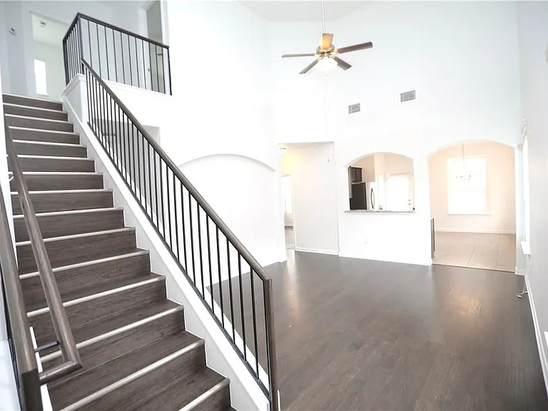 18421 Moreto Loop — Photo 1