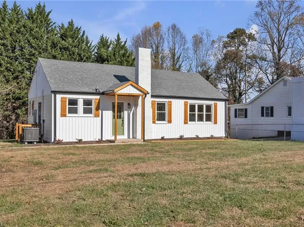 218 Cedarbrook Rd, Jonesville, NC 28642