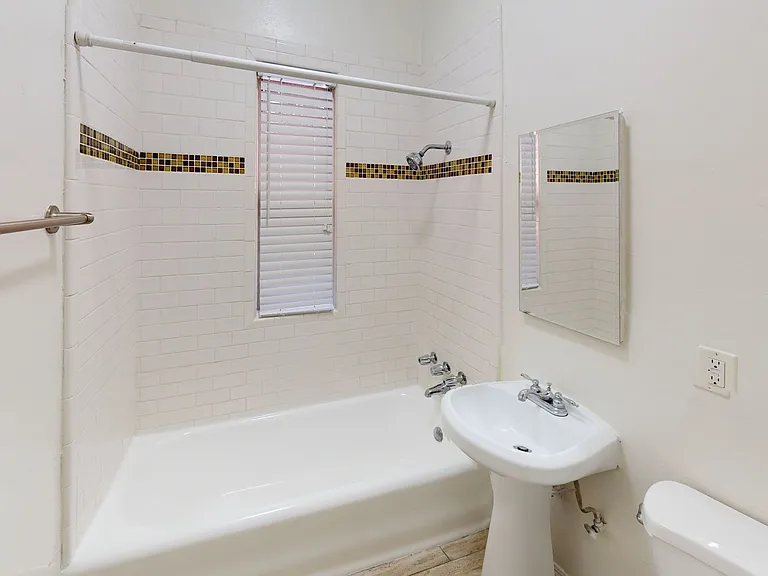 Chateau Hollywood — Photo 22