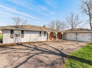 15264 Prairie View Rd, Bonner Springs, KS 66012