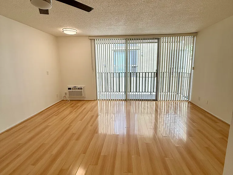 1617 N Poinsettia Place — Photo 28