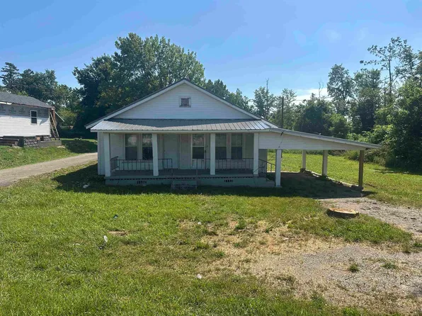 465 Peach St, Selmer, TN 38375