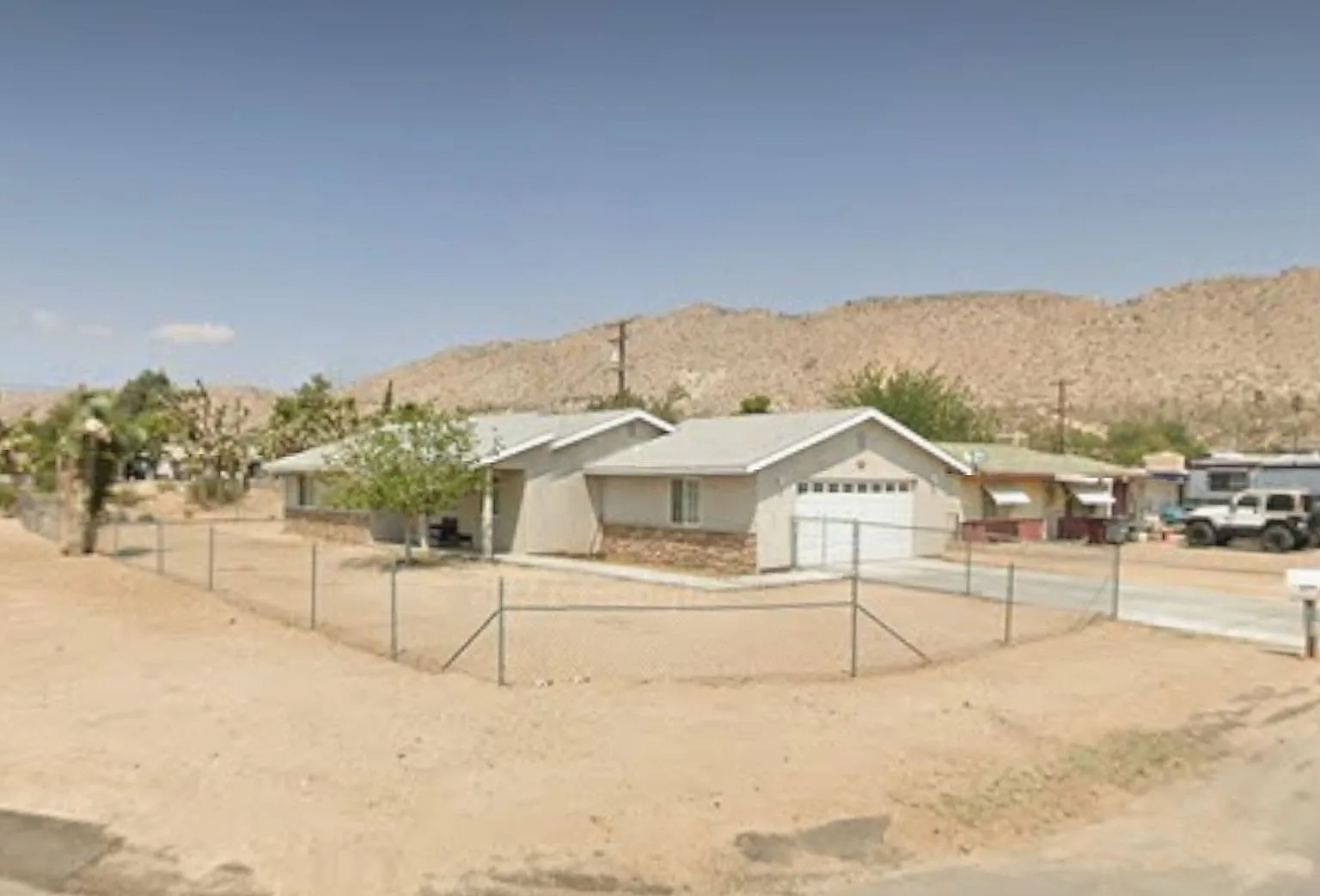 Move in special! 3 bedroom corner home close to Boy and Girls Club! — Photo 2