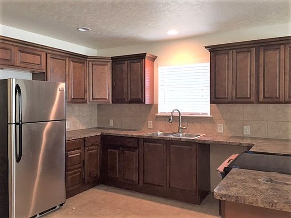 5th image of 200 E Crosby St APT 1