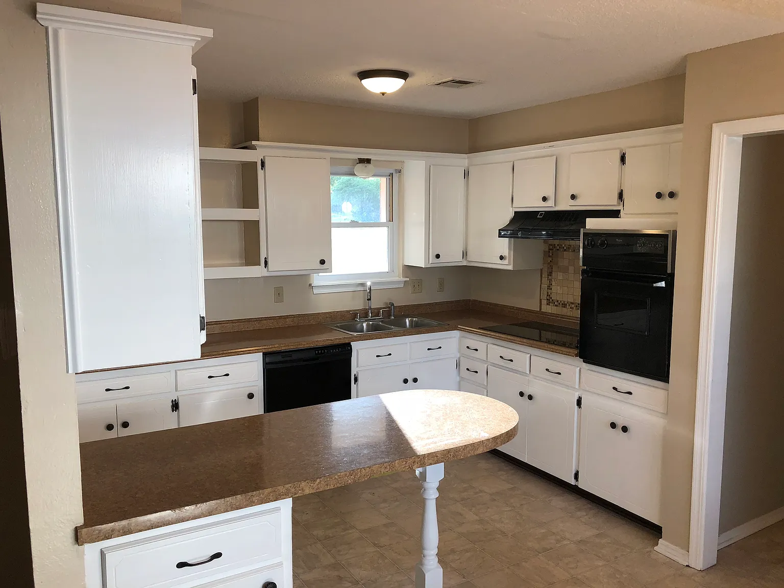4 bed, 1194 sqft, $1,300 — Photo 2