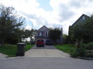 9 S Lakewood Ct, South Elgin, IL 60177