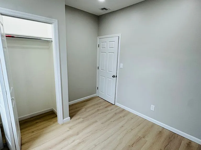 53-55 Henry St #57 — Photo 32