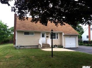 2002 Udall Rd, Bay Shore, NY 11706