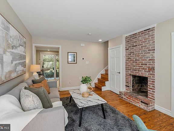 2nd image of 2111 Rodman St