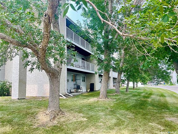 5th image of UNIT 505-2406 Heseltine ROAD