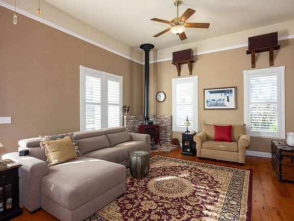 5th image of 393 Stage Rd