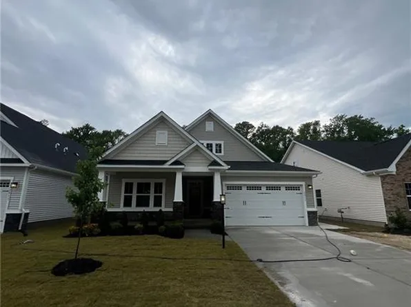 2015 Mainsail Dr, Carrollton, VA 23314