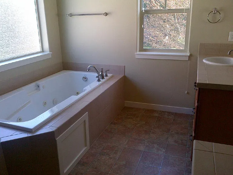 Master bed Bathroom