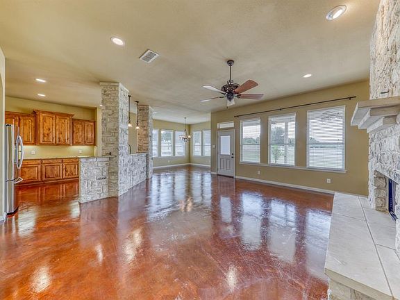 2nd image of 153 Wood Oak Trl