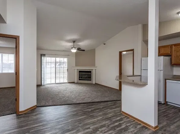 Crown Pointe Apartments