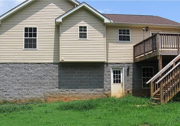 3rd image of 524 Cedar Valley Dr