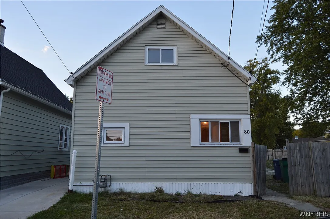 3 bed, 1.5 bath, 1437 sqft, $1,550 — Photo 1