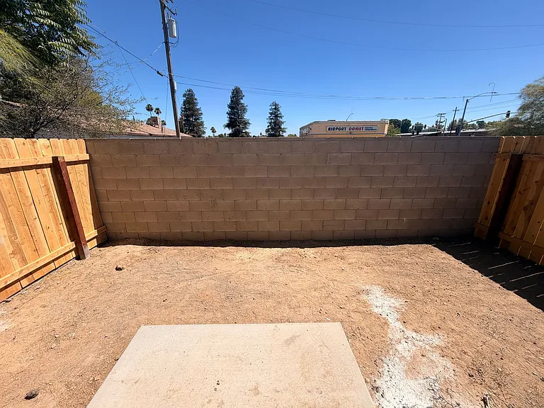 313 Airport Dr — Photo 8