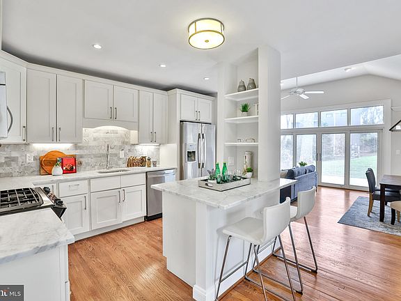 3rd image of 1309 Gibson Pl