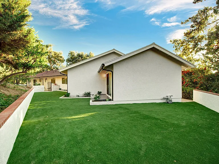 4732 Del Moreno Dr — Photo 93