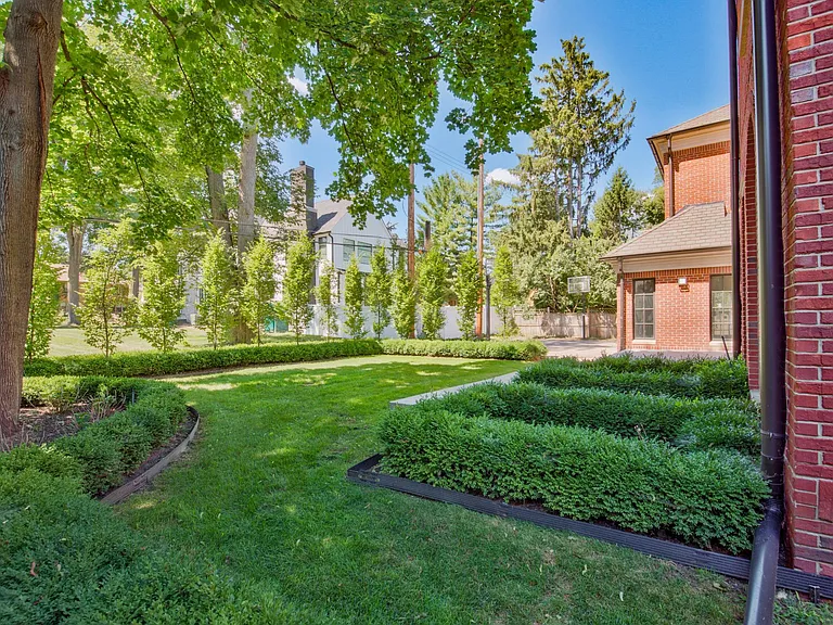 200 Aspen Rd — Photo 5