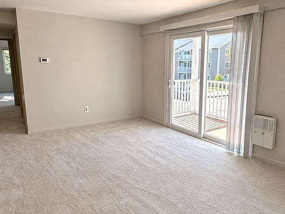 5th image of 4 Post Oak Ln APT 19
