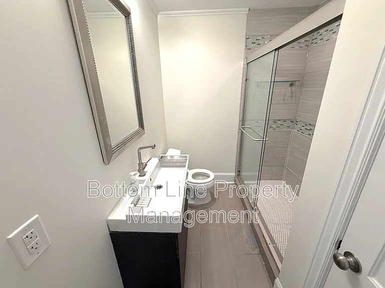 114 W College St — Photo 9