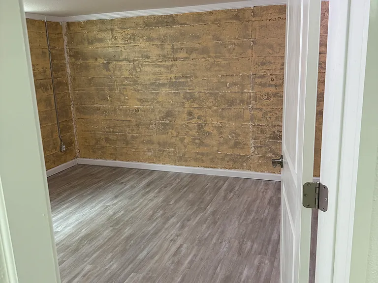 643 Thoma St #B — Photo 19