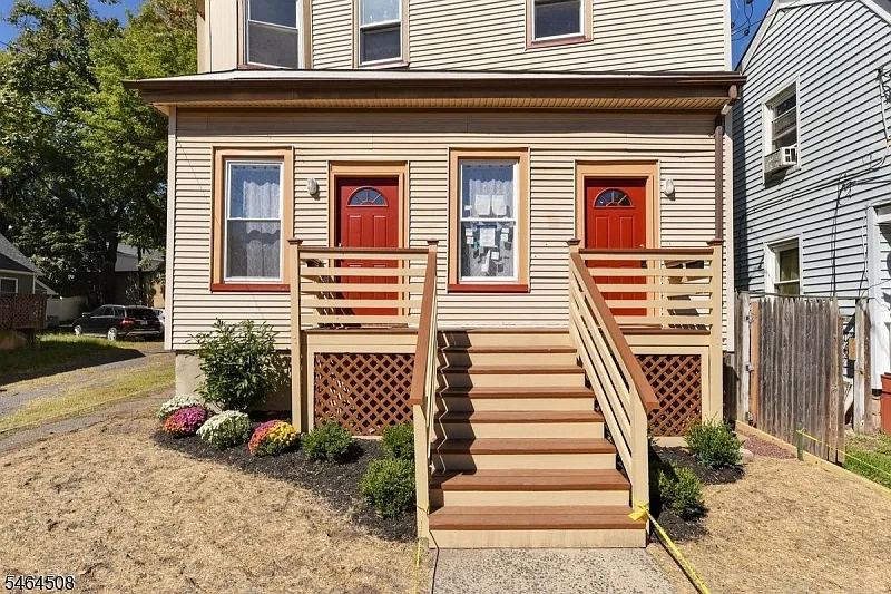 2 bed, 1.0 bath, $2,500 — Photo 2